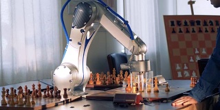 在虚拟电子棋盘上移动象棋人物的电子机器人。
