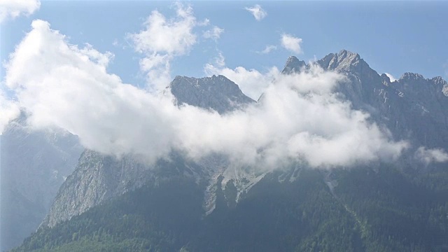 摇摄:Zugspitze阿尔卑斯山阿尔卑斯山山脉景观德国之巅