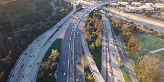 洛杉矶高速公路和格伦代尔的鸟瞰图