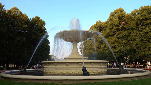 华沙撒克逊花园的喷泉