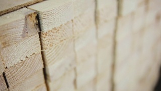 木材厂有木材库存和天然板材出口业务。视频素材模板下载
