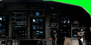 未来的驾驶员座舱座椅与全操作仪表板上的绿色屏幕上的绿色屏幕
