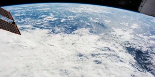 从国际空间站上看到的地球。从太空观察美丽的地球。美国宇航局延时从太空拍摄地球。这段视频由美国宇航局提供。