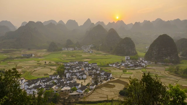 中国南方一个小村庄的日落延时。