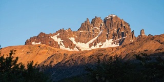 Cerro Castillo山的日出时间