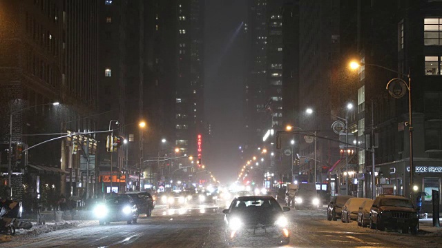 曼哈顿夜晚降雪