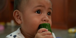 婴儿吃黄瓜