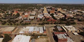 阳光明媚的下午阿比林德克萨斯州市中心城市天际线鸟瞰图