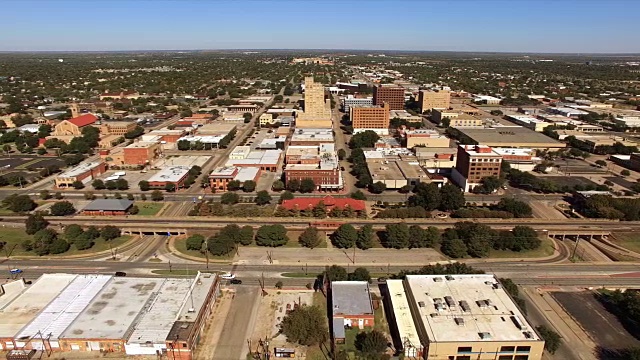 阳光明媚的下午阿比林德克萨斯州市中心城市天际线鸟瞰图