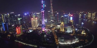 航拍上海城市景观和天际线在晚上，上海，中国