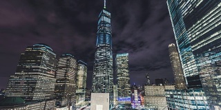 美国纽约，曼哈顿下城和世界贸易中心一号大楼夜间电汇