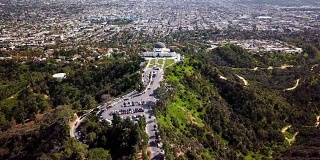 加州洛杉矶附近好莱坞山的格里菲斯公园天文台