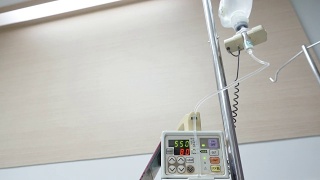 有静脉滴注的住院病人视频素材模板下载