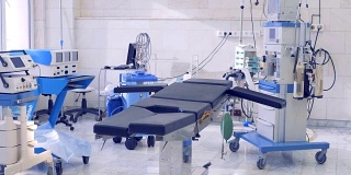 医院里空荡荡的现代化手术室。