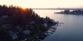 西北贝尔维尤西雅图全景日落湖华盛顿空中直升机视图