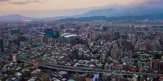 日落天空台北城市景观航空全景4k时间间隔台湾