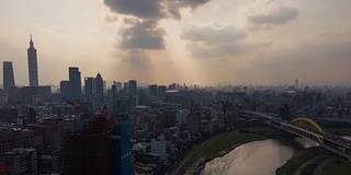 太阳光傍晚台北市景市中心滨江航空全景4k时间推移台湾