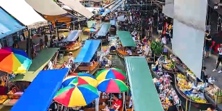 4K时间流逝游客在泰国Damnoen Saduak水上市场