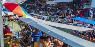 4K时间流逝游客在泰国Damnoen Saduak水上市场
