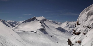 滑雪胜地的冬季景色