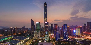 深圳金融中心的天际线从黄昏到夜晚。