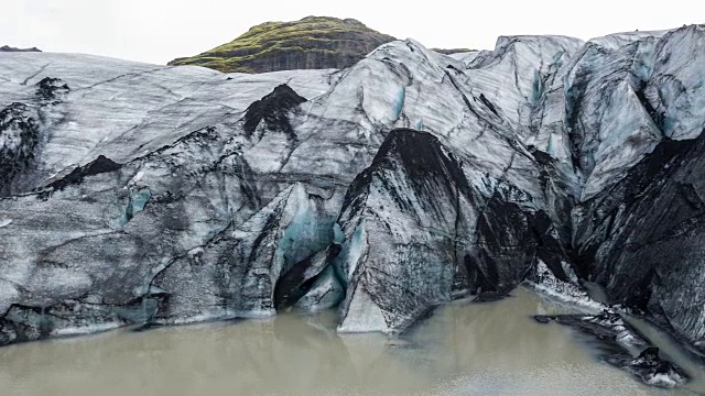 冰岛的Solheimajokull冰川泻湖