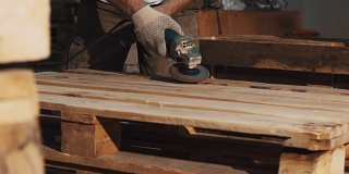 木工用角磨机打磨木条结构