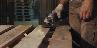 木工用角磨机打磨木板结构