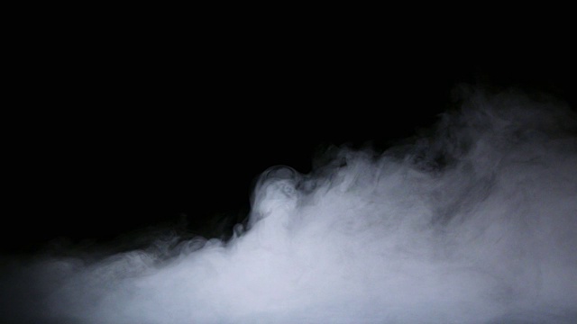 真实的干冰烟雾云雾覆盖