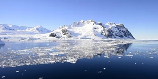 南极洲的山景