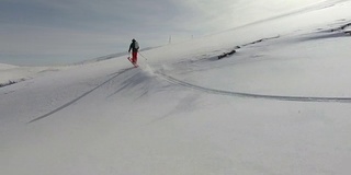 乡间滑雪下山