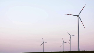 空中的风车农场。电力能源生产视频素材模板下载