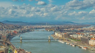 多瑙河和链条桥构成了布达佩斯的城市景观视频素材模板下载