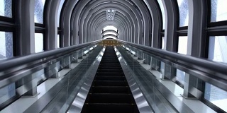 未来隧道自动扶梯，日本