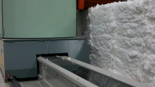 纺织厂的梳棉机视频素材模板下载