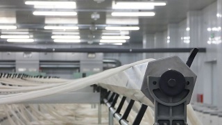 纺织厂的纱线生产视频素材模板下载