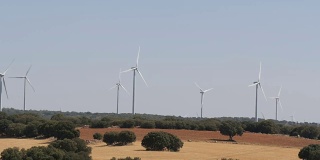 绿色技术，清洁和可再生能源解决方案，美丽的风车涡轮机利用清洁，绿色的风能在西班牙的油田。风车发电技术