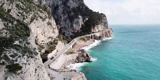 意大利北部利古里亚附近的意大利公路和海上