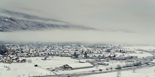 瑞士因特拉肯的村庄-无人机拍摄
