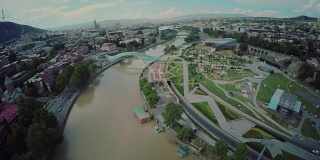 第比利斯市中心无人驾驶飞机满城城堡、教堂和格鲁吉亚古城河美
