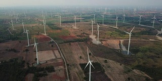 鸟瞰图的风力涡轮机农场