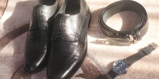 婚礼-新郎的配件-男士的鞋，皮带，手表