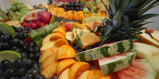 五彩缤纷的热带水果婚礼自助餐
