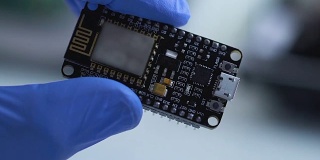 秘密无线电实验室开发新的微电路芯片和技术