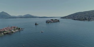 伊索拉贝拉城堡客船在意大利山湖航行，无人机全高清自然飞行