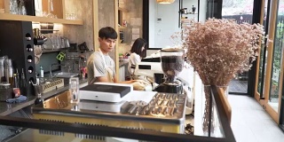 摄影:曼谷咖啡馆里的现代咖啡
