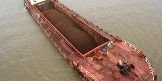 铁矿石运输驳船