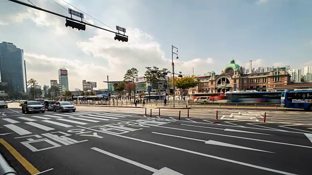 4k时间间隔，韩国首尔十字路口站挤满了人