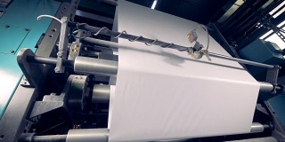 纸生产机器。4 k。