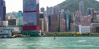 现代化的市中心摩天大楼，高楼大厦，从海湾看中国香港的城市景观